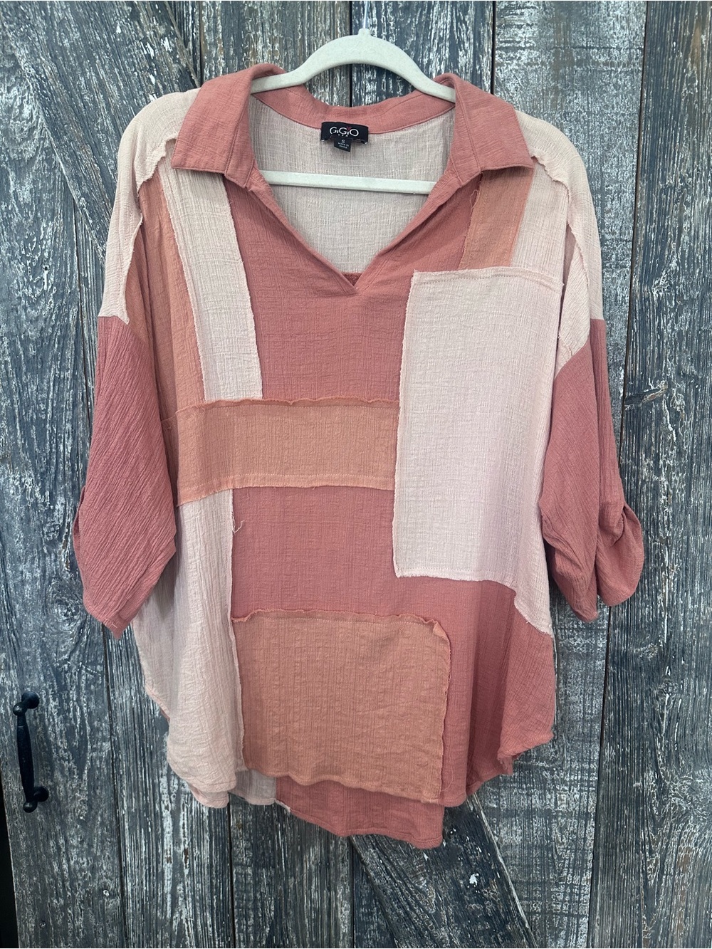 Gigio 3/4 Sleeved Patchwork V-Neck Top in Dusty Rose & Blush
